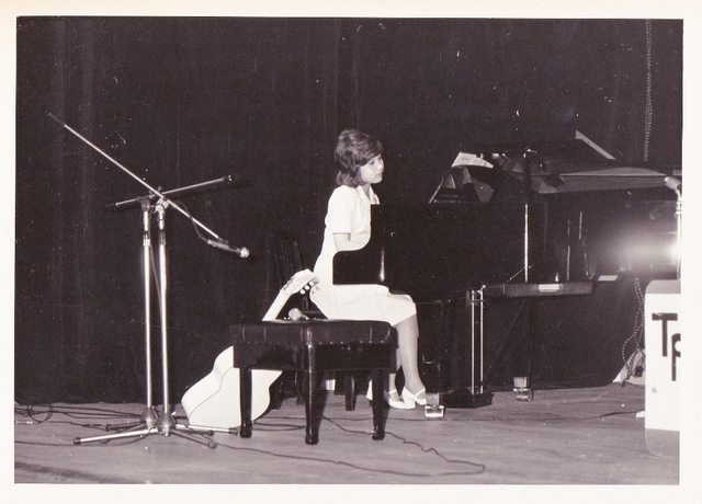 197204-3.jpg